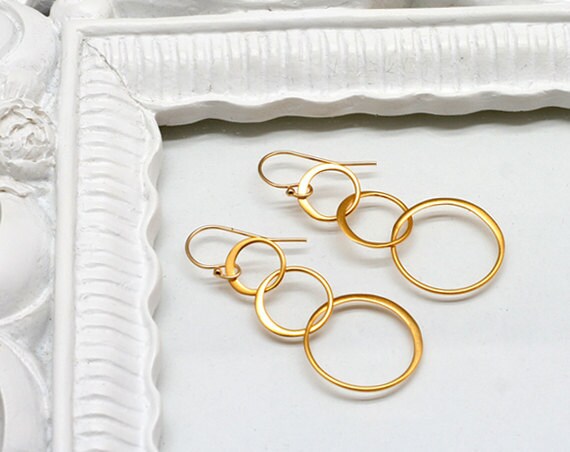 Gold Linked Circle Earrings